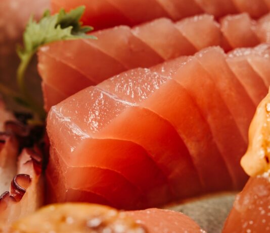 Hamachi w sushi i sashimi: czym różni się seriola od tuńczyka i łososia? Hamachi w sushi i sashimi: czym różni się seriola od tuńczyka i łososia?